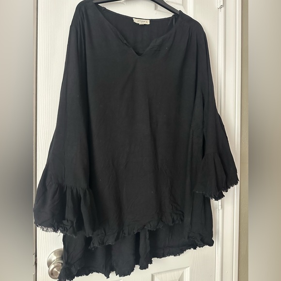 Umgee Black Flowy Tunic Top - Picture 1 of 7